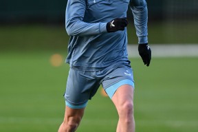 爱游戏-欧洲赛场精彩绝伦，球员斗志昂扬