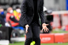 爱游戏-关于那不勒斯客场输给AC米兰，遭受不利结果的信息