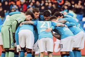 爱游戏体育-曼联战胜AC米兰，晋级欧冠四强！(曼联战胜ac米兰,晋级欧冠四强了吗)