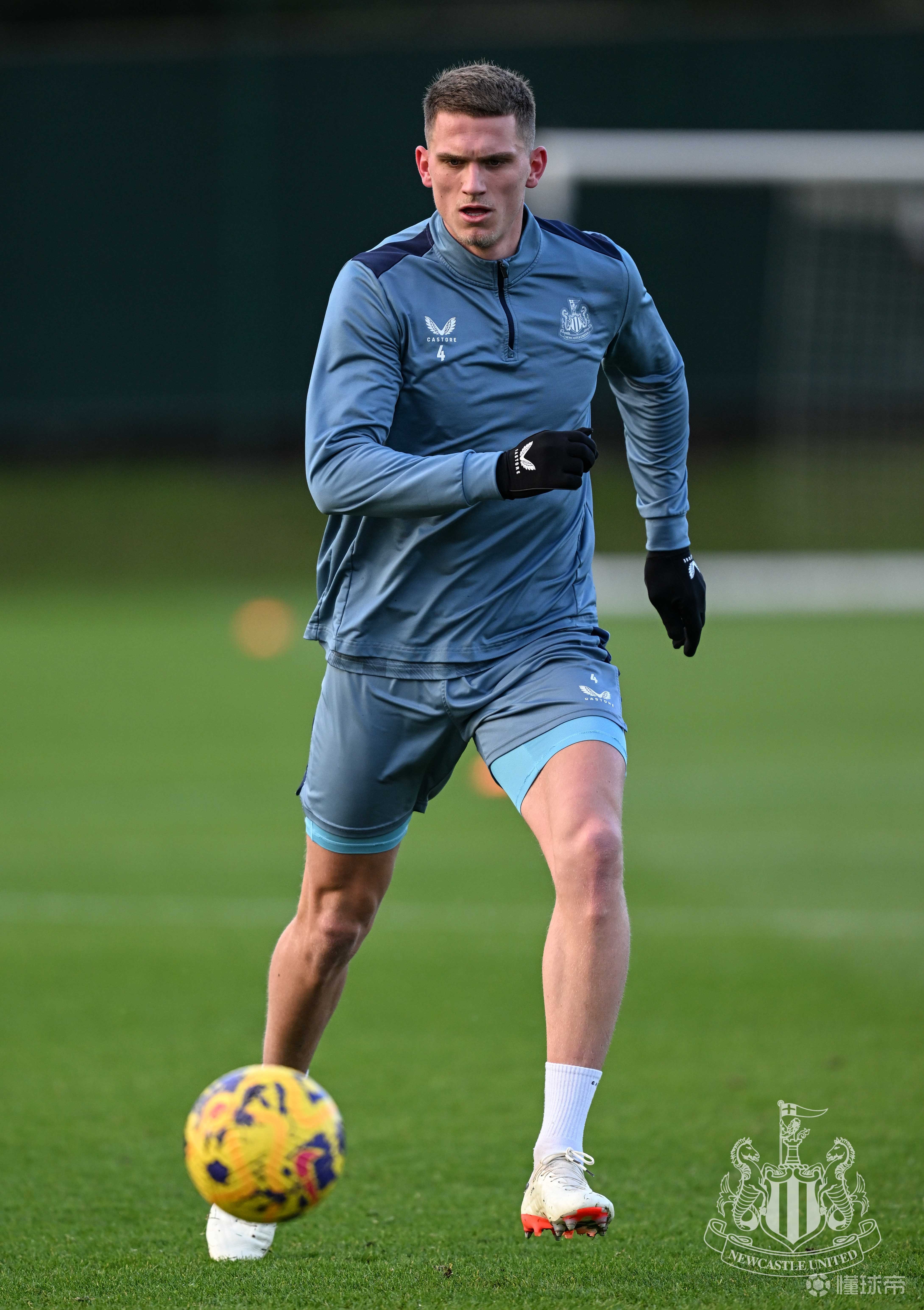 爱游戏-欧洲赛场精彩绝伦，球员斗志昂扬  第1张