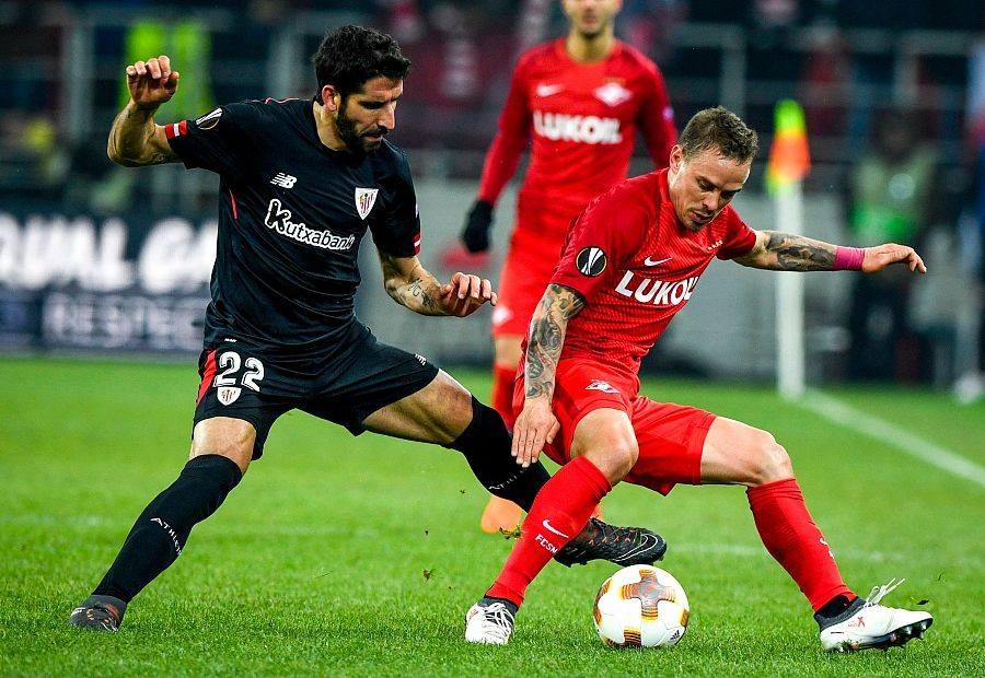 ayx.com-东方足球赛场高潮迭起观众欢呼不止的简单介绍  第2张